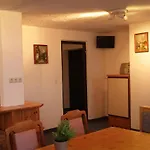Haus Arnold By Chatel Reizen לינה וארוחת בוקר 3*