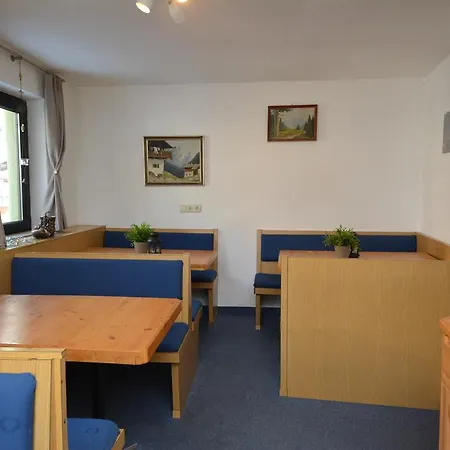 Haus Arnold By Chatel Reizen Bed & Breakfast 3*